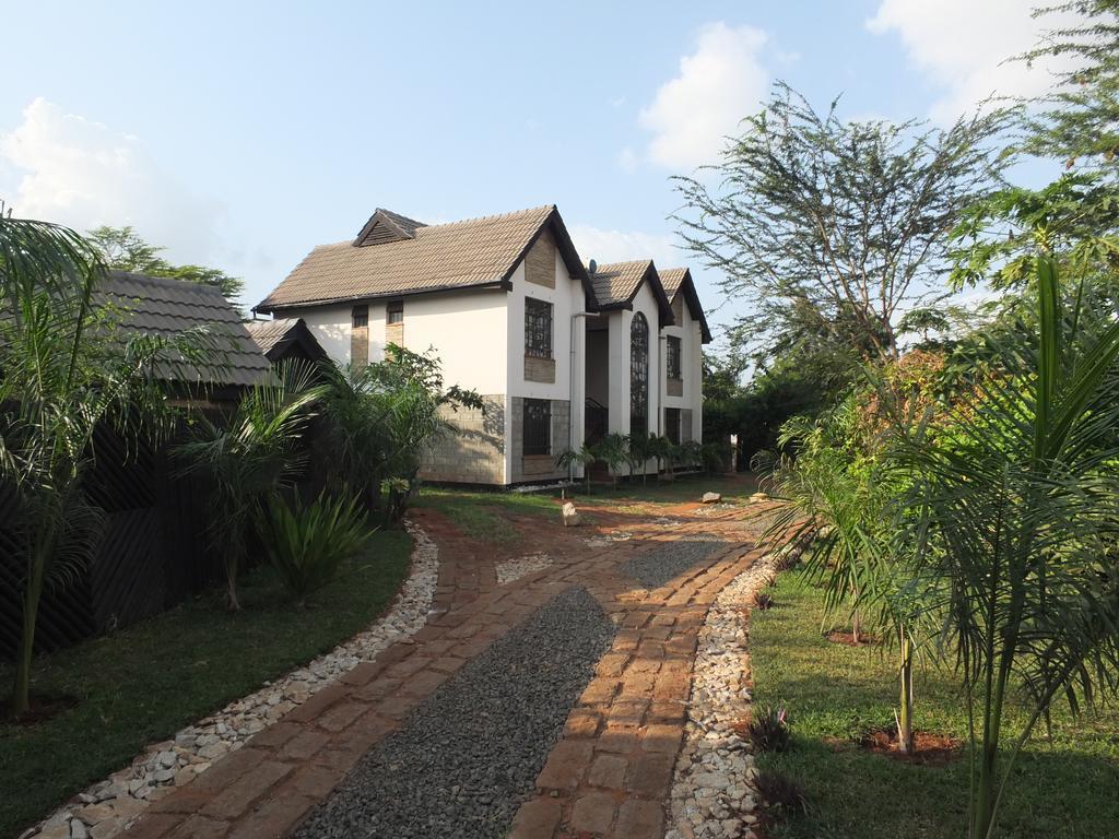Afrika Lodges Voi Exterior photo